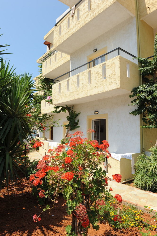 Aparthotel Stelios 3*